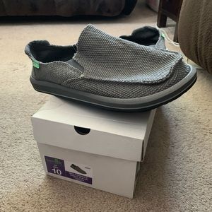 Sanuk men’s gray slip-on shoes